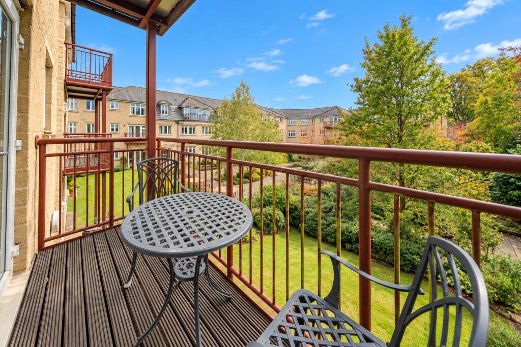 Apartment in Leeds, West Yorkshire - View 2