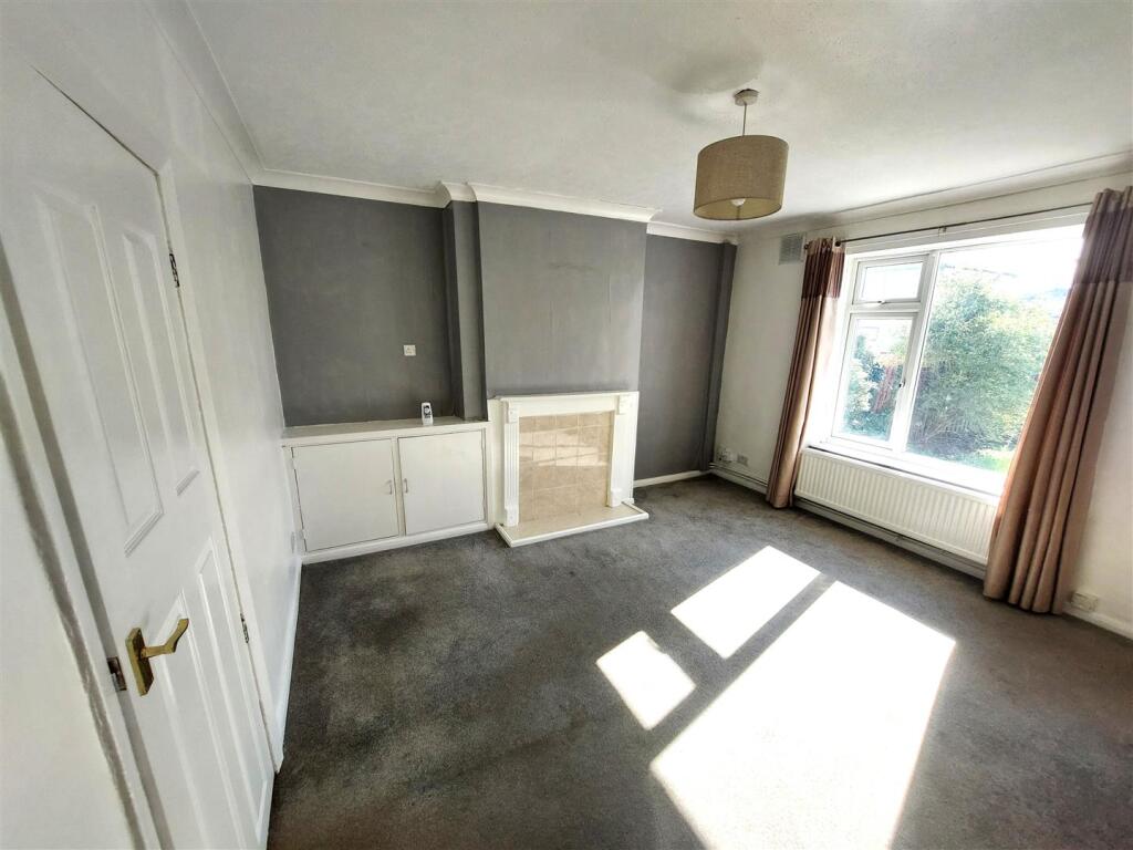 Northfield Avenue, Wigston, Leicestershire photo 3