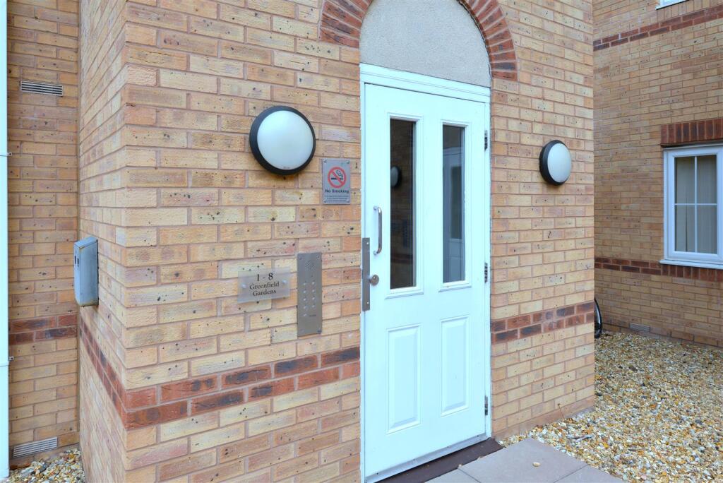 Apartment in Shrewsbury, Greenfields - View 2