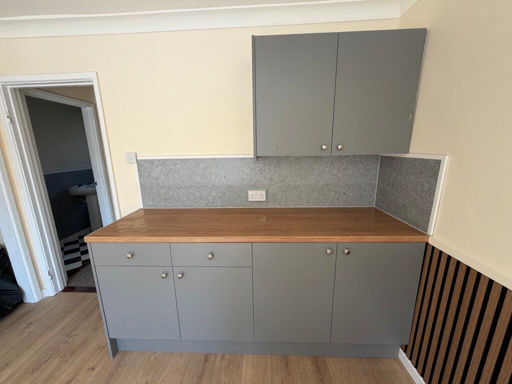 Apartment in Newport - View 4
