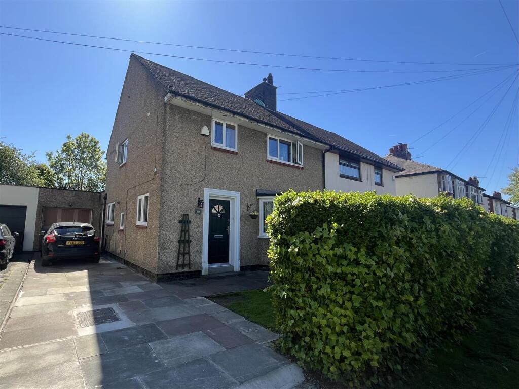 3-bed semi-detached on Kings Road, Ashton-Under-Lyne, £230,000