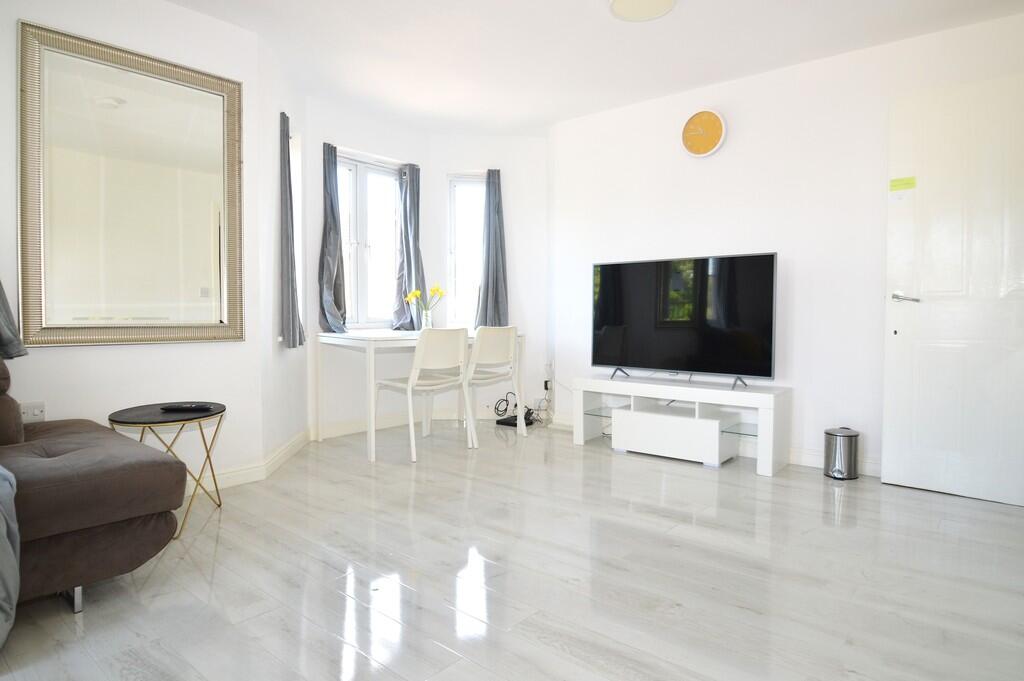 95, Redbourne Drive, London photo 5