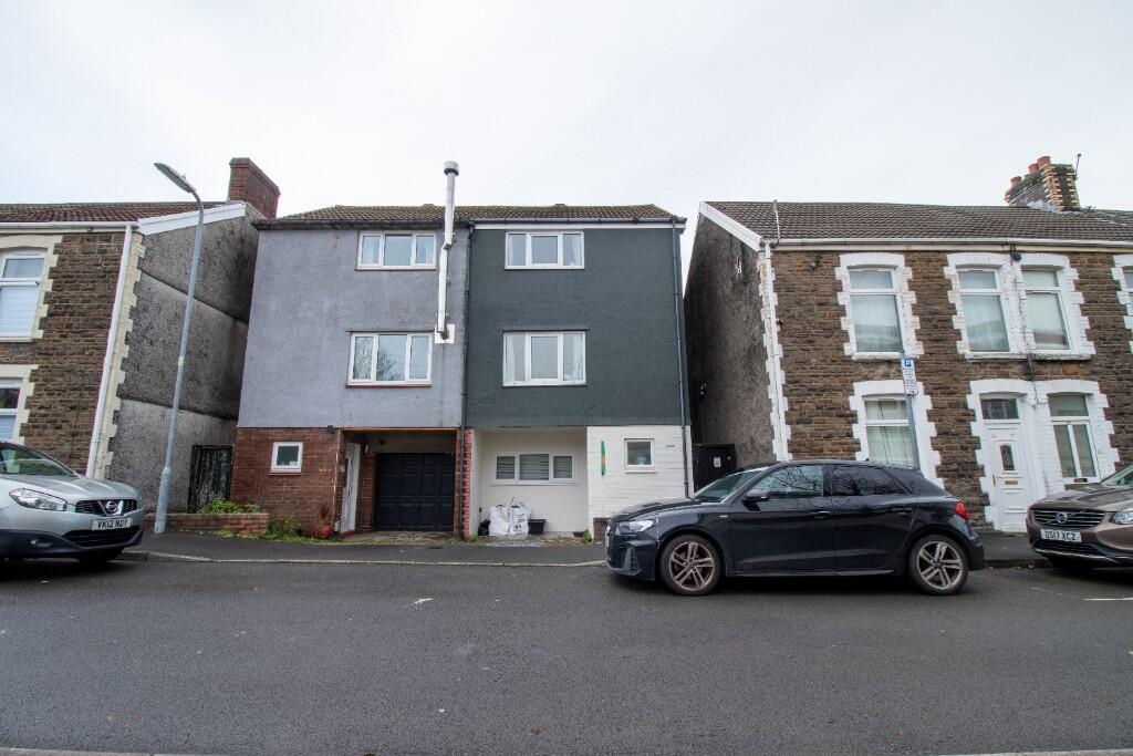 Main image of property: Farm Road, Neath, South Glamorgan, Neath Port Talbot, SA11