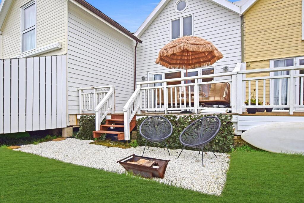 Main image of property: Spring Lake 05, Cotswold Lakes