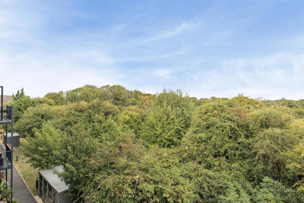 Apartment in Reading - View 5