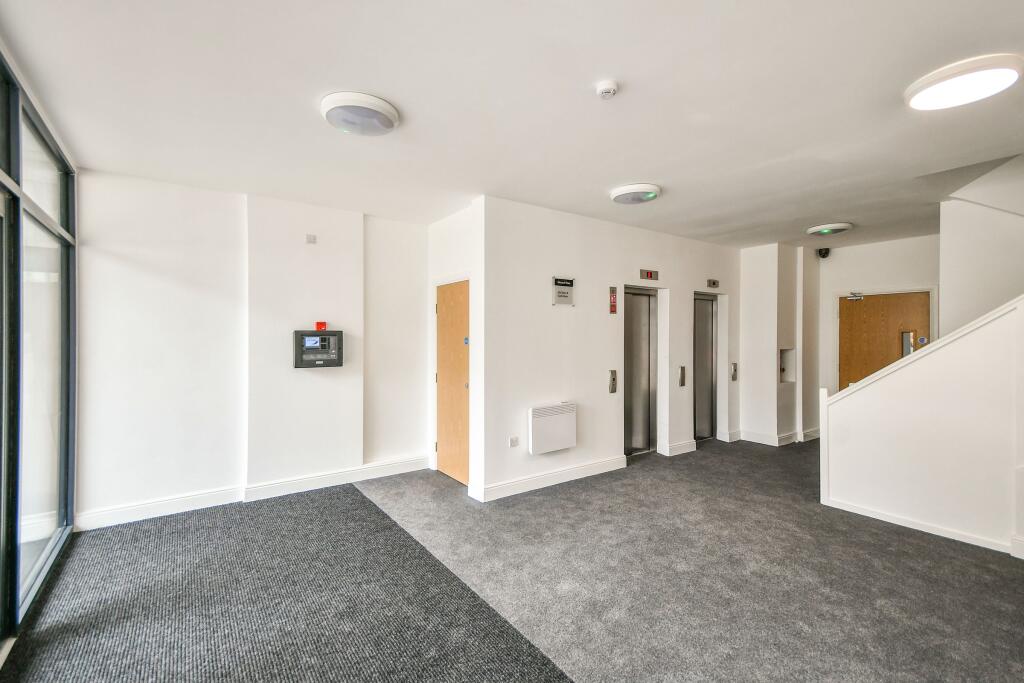 Apartment in Swindon - View 4