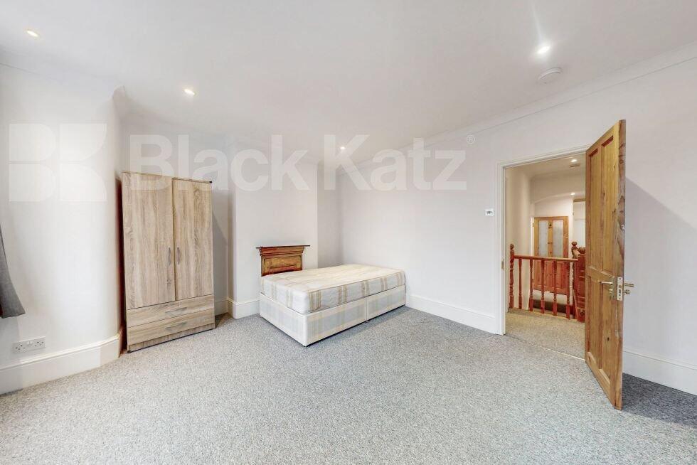 House in London, Colney Hatch - View 4