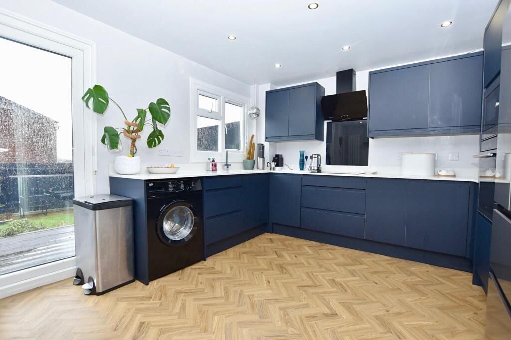 Main image of property: Rowley Furrows, Linslade, LU7 2SH