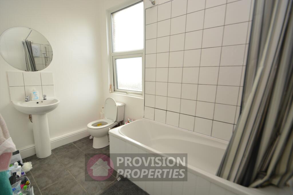 6 bedroom detached house for rent