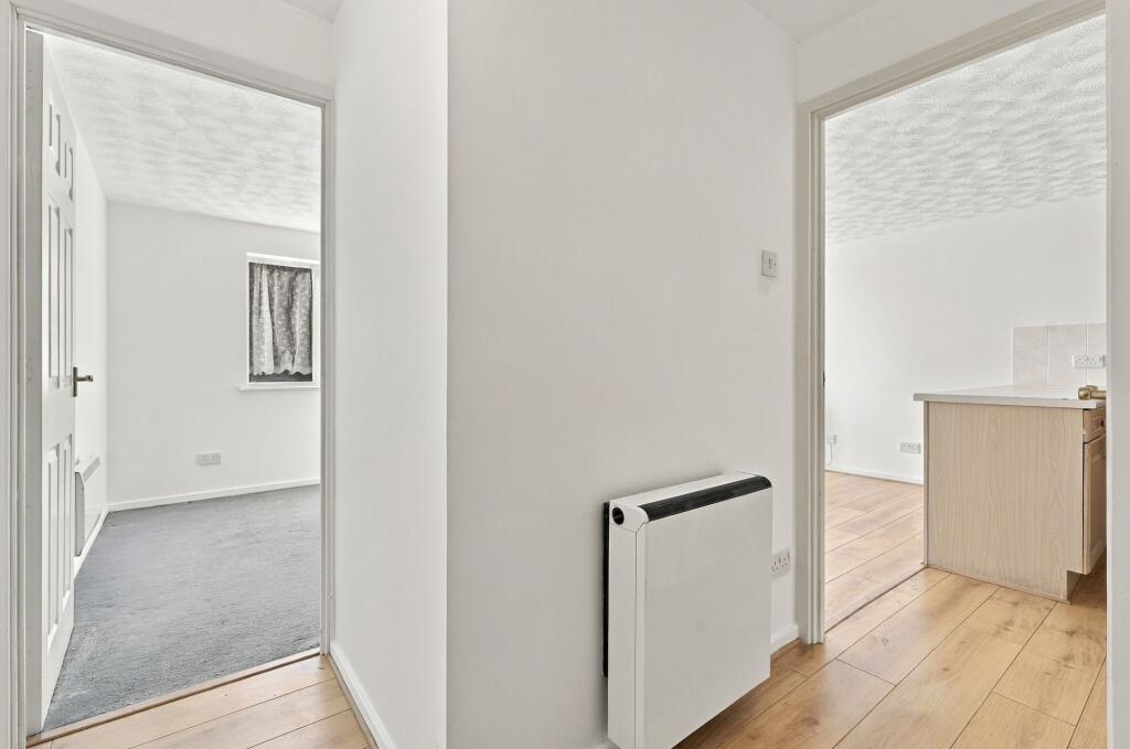Apartment in Basildon, Essex - More
