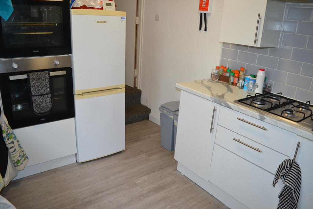 6 bedroom terraced house for rent