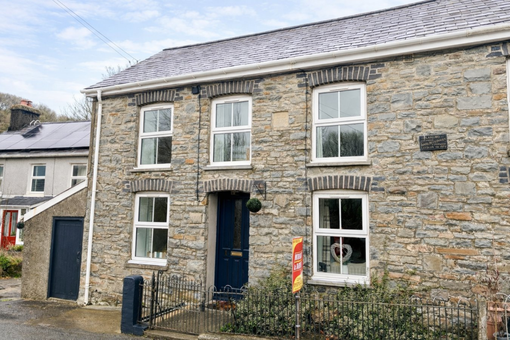 Main image of property: Cwrtnewydd, Llanybydder, SA40