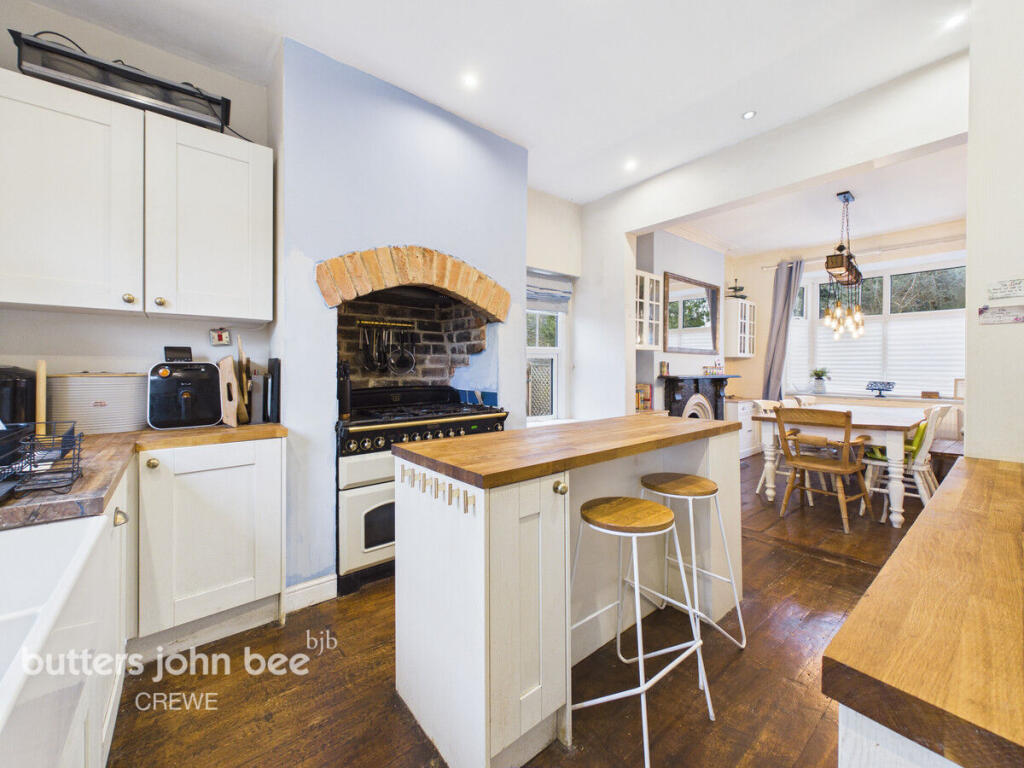 4 bed detached - Alton Street, Crewe image 5