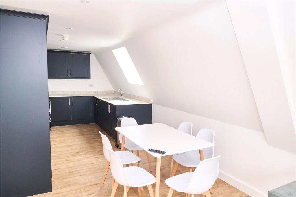 Apartment in Bristol - View 3