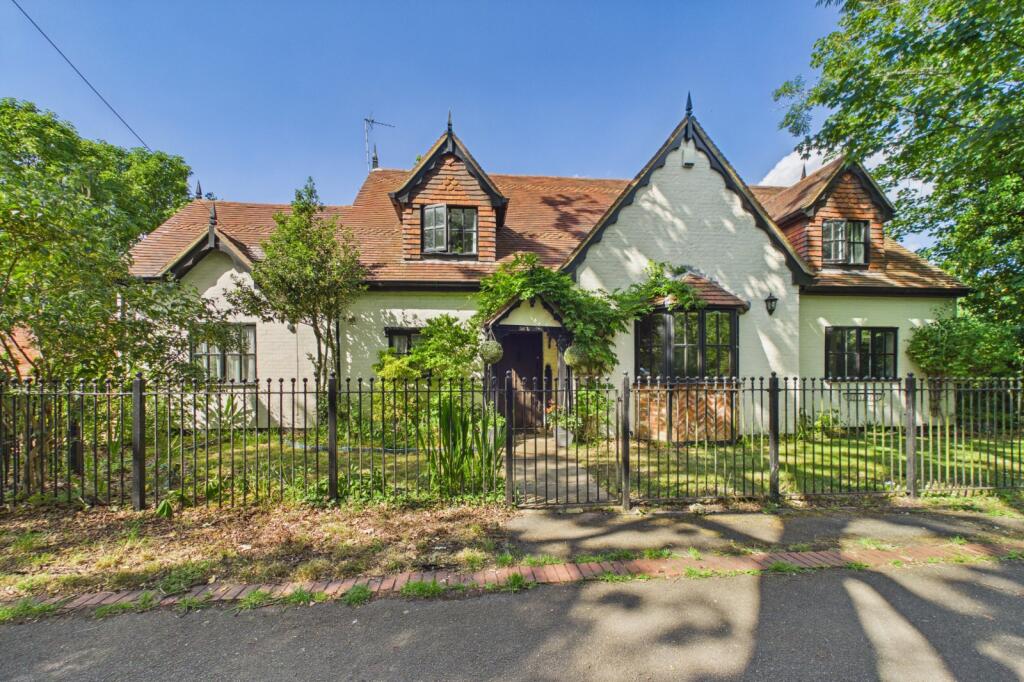 Main image of property: Jigs Lane South, Warfield, Berkshire, RG42
