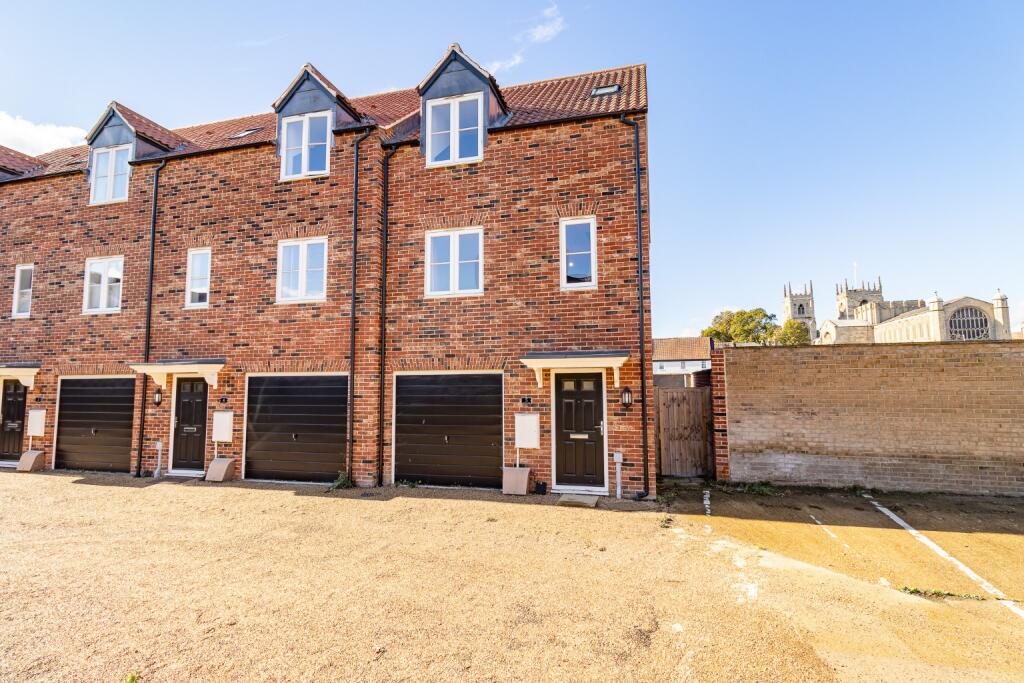 2-bed house on Tower Place, King's Lynn, Norfolk, PE30, £200,000