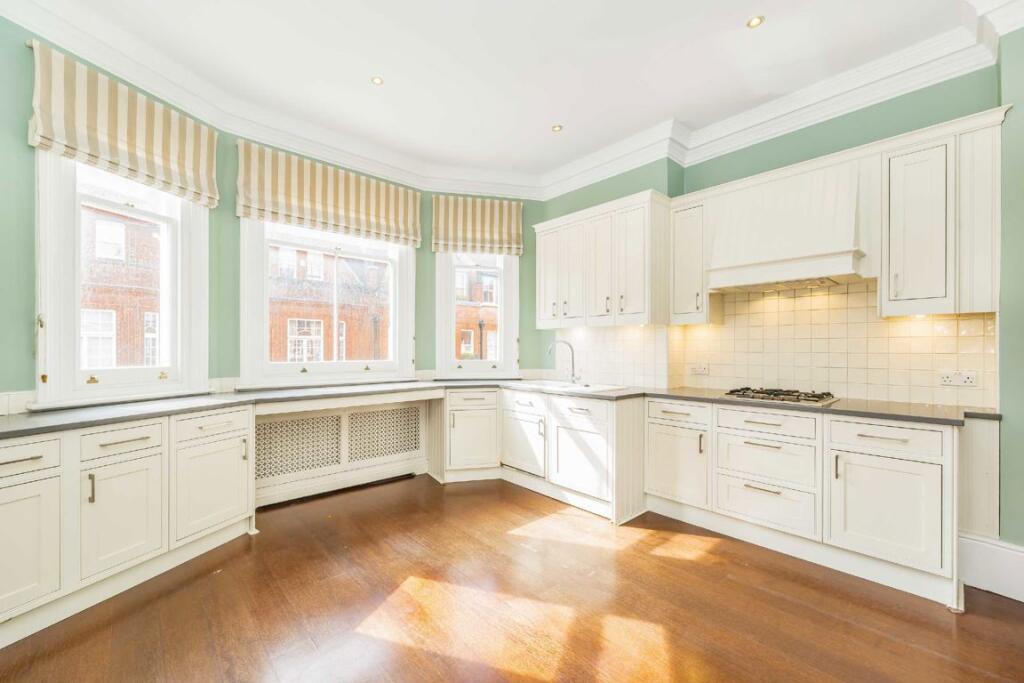 Apartment in London, Royal Borough of Kensington and Chelsea - More