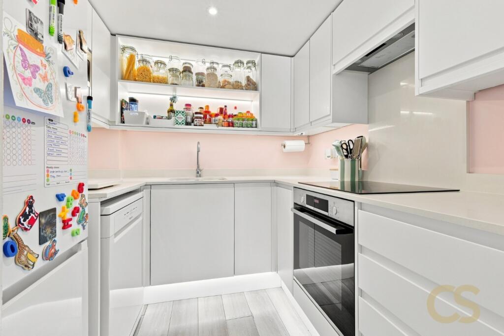 House in Broxbourne, Hertfordshire - View 3