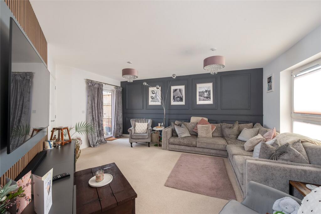 House in Milton Keynes, Whitehouse - View 3