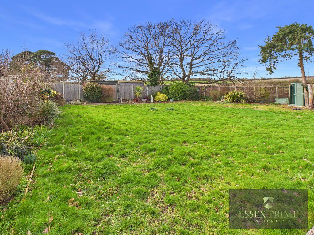 Three bedroom Detached Bungalow, Holland - On -Sea photo 3