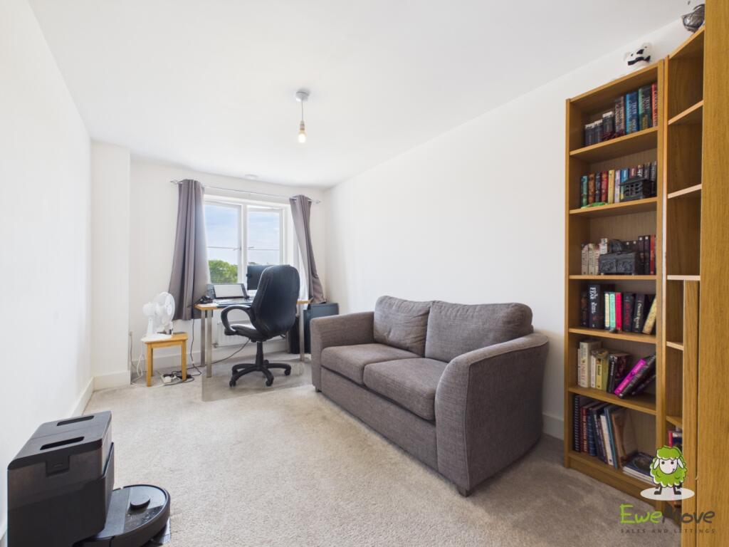 Apartment in Reading - View 5