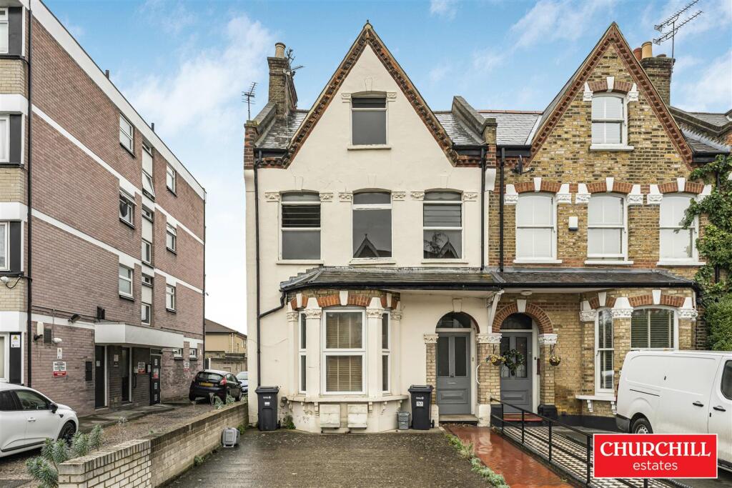 3-bed flat on Cambridge Road, Wanstead, £425,000