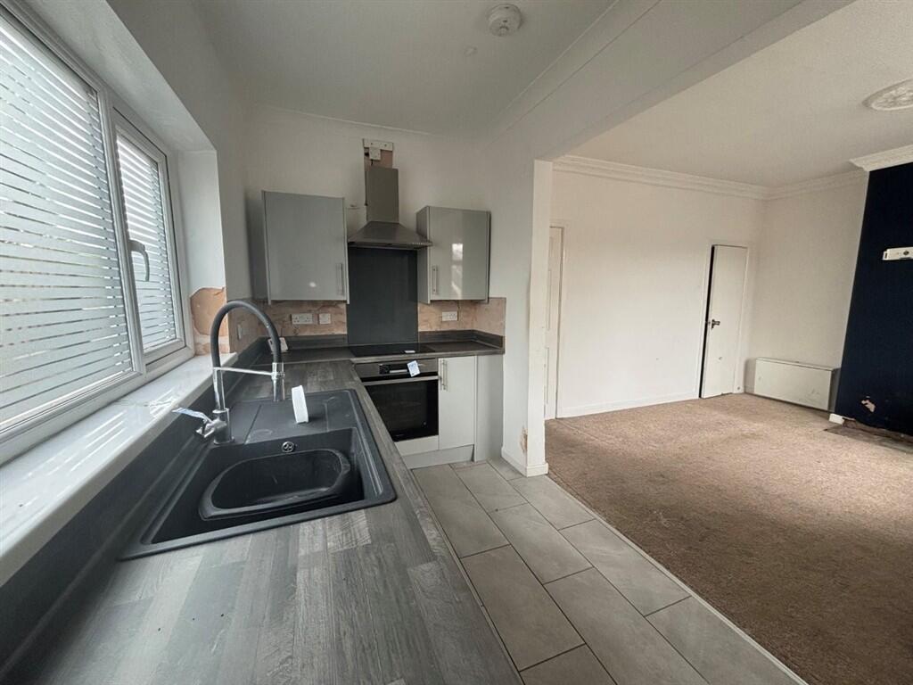 House in Wakefield, Little Hemsworth, Hemsworth - View 3