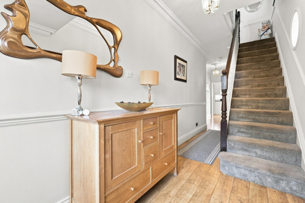 House in Southend-on-Sea - View 5