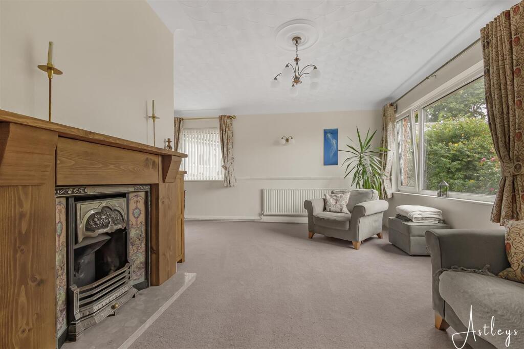 House in Swansea, Blaenhonddan - More