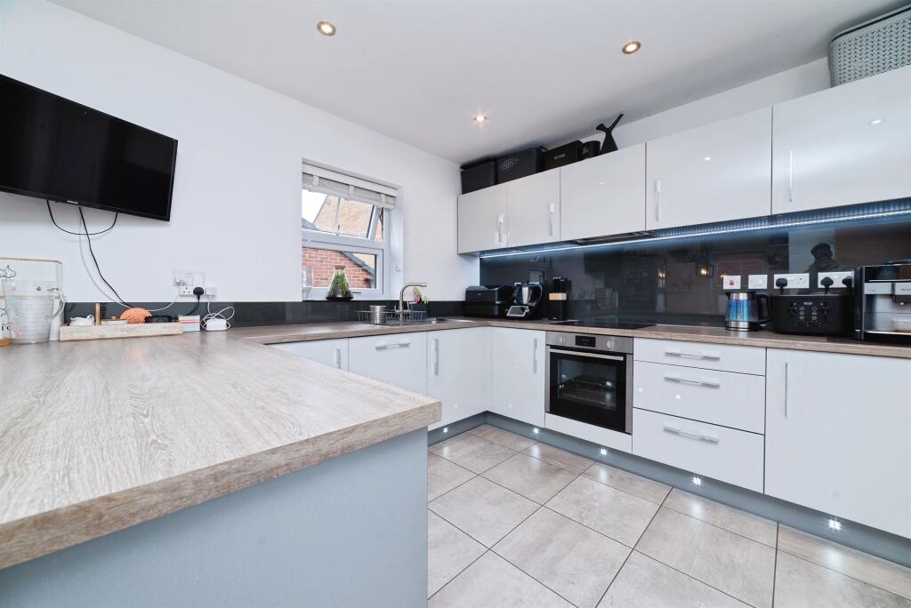 House in Hull - View 2