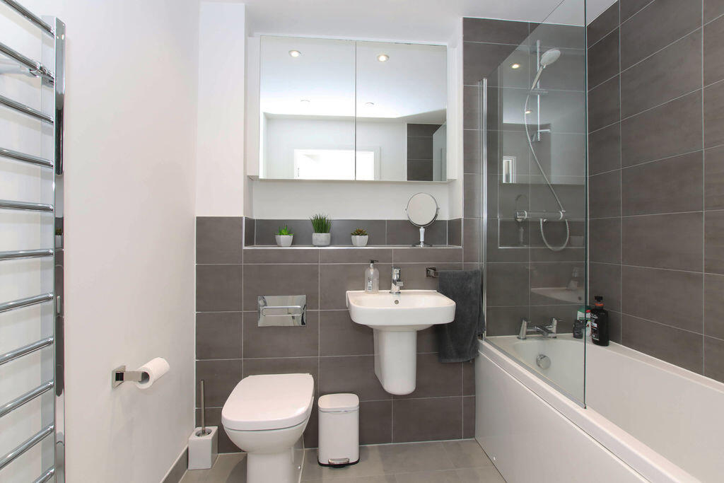 Apartment in Dacorum, Hertfordshire - View 5