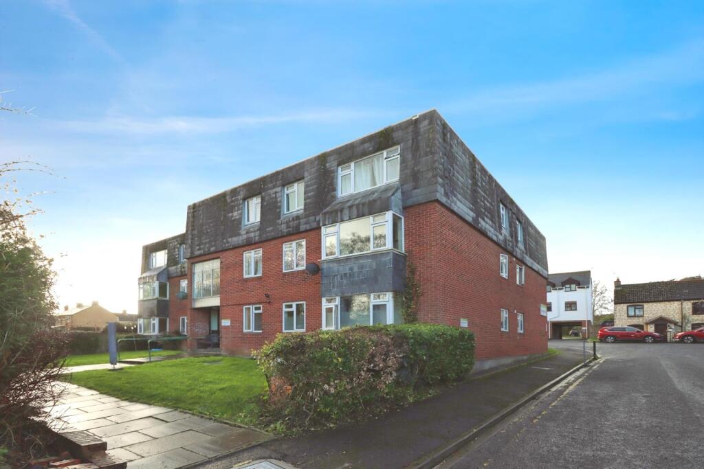 Apartment in Stroud, Cam - View 2