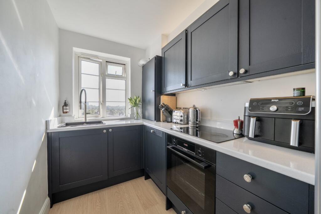 Apartment in London, Cricklewood - View 2