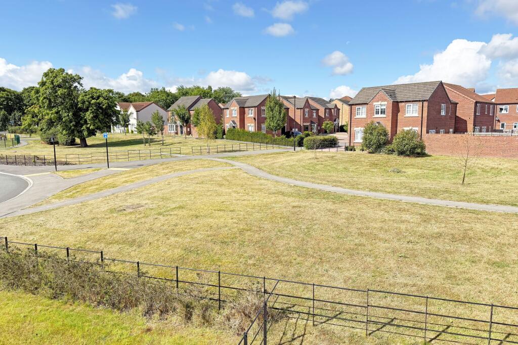 Malham Drive, Harrogate, HG3 photo 2