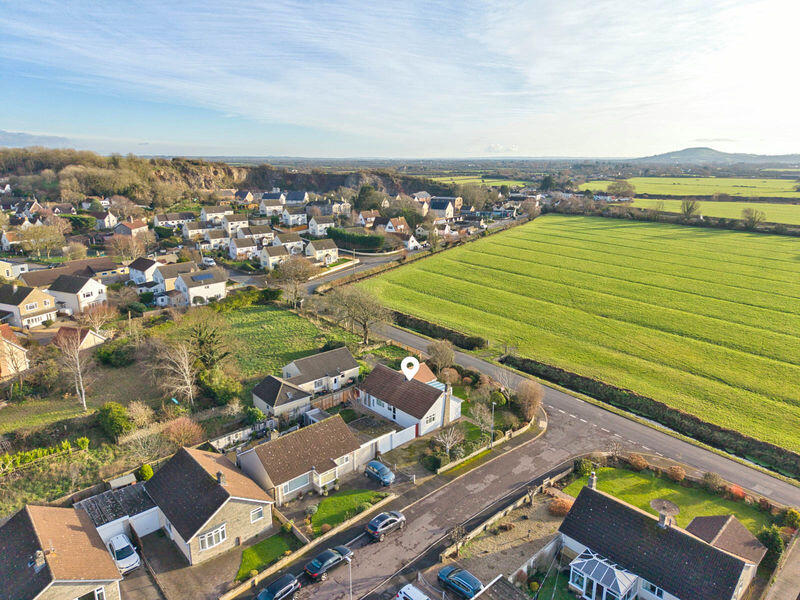 3-bed detached on Amesbury Drive, Bleadon Village - WONDERFUL LOCATION, £400,000