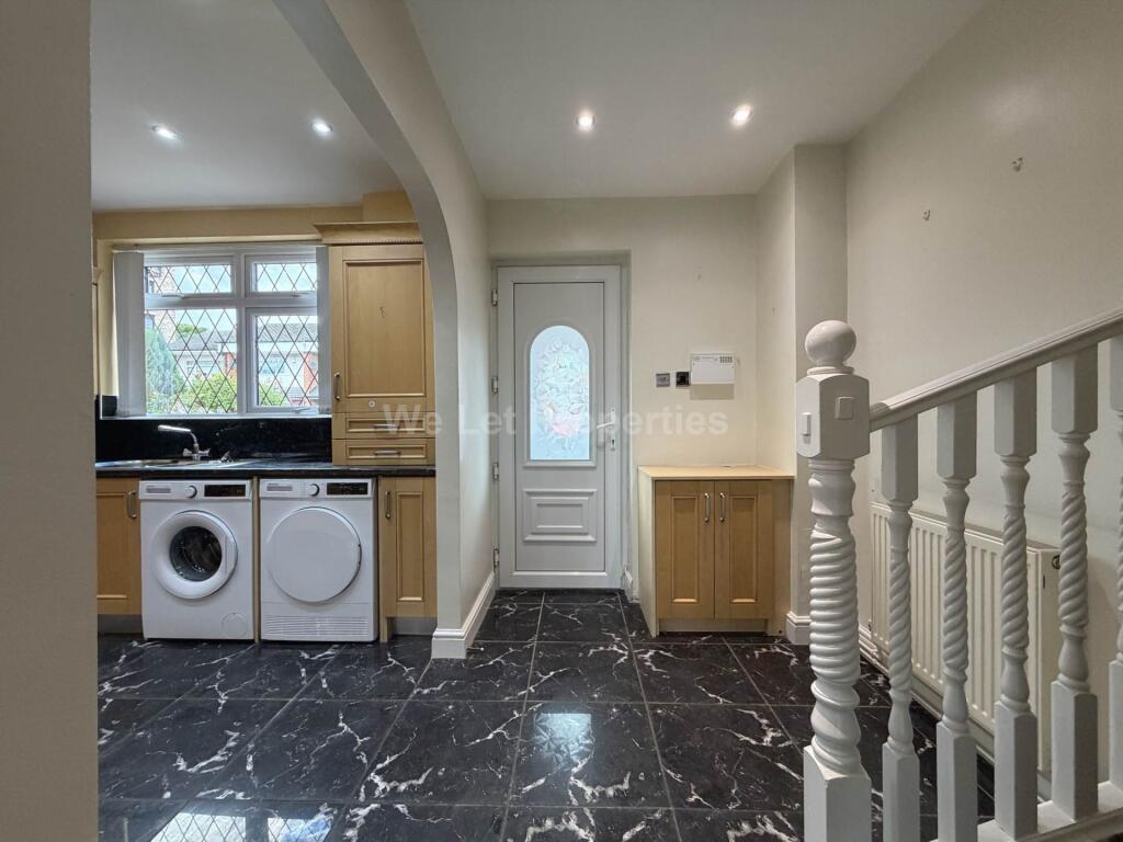 House in Manchester, Miles Platting - More
