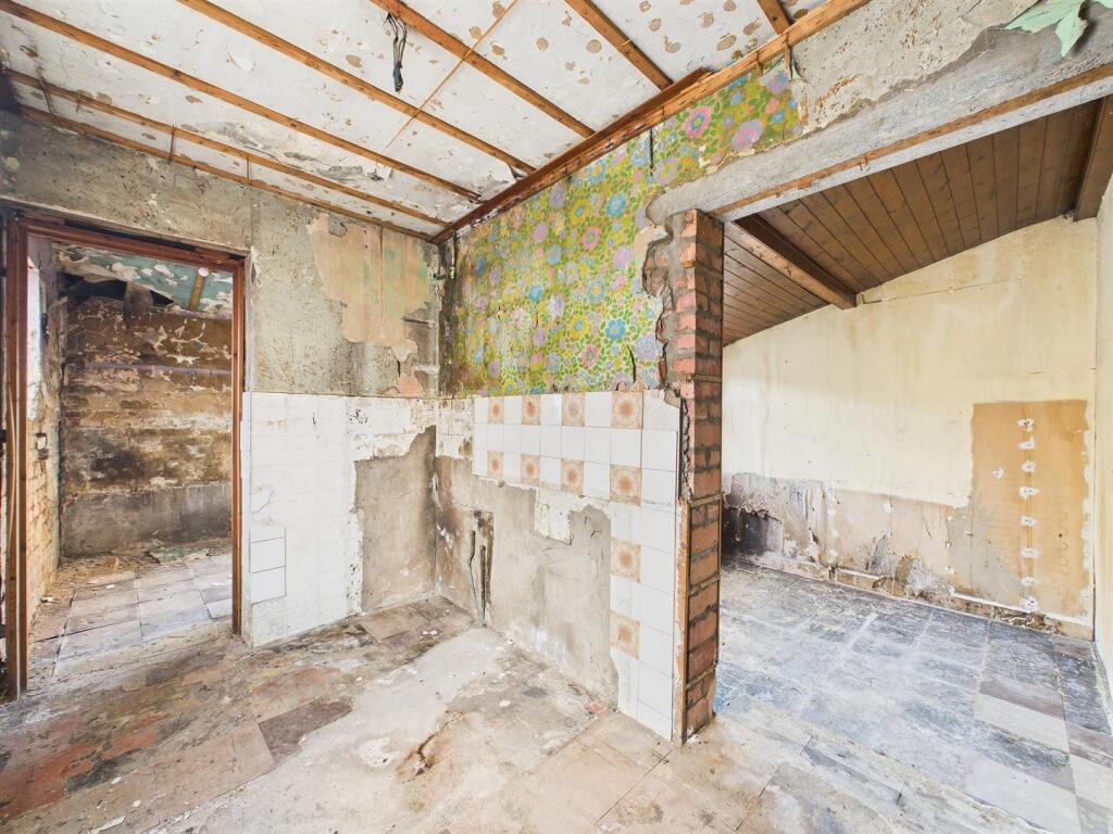 11 - Development Opportunity for Auction, Bedminst