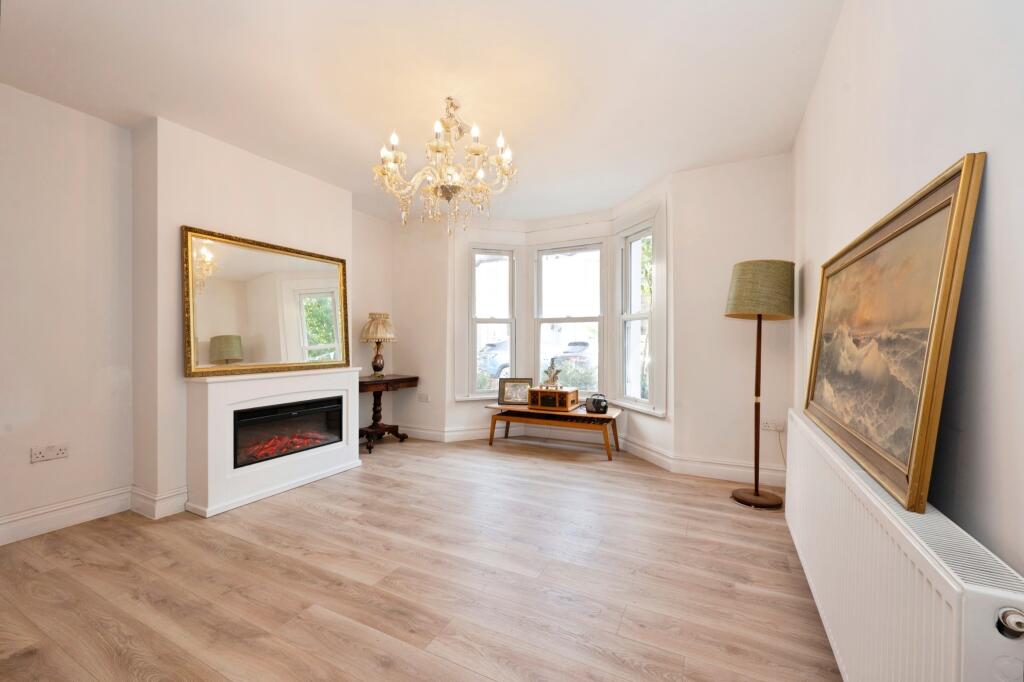 House in Twickenham - View 4
