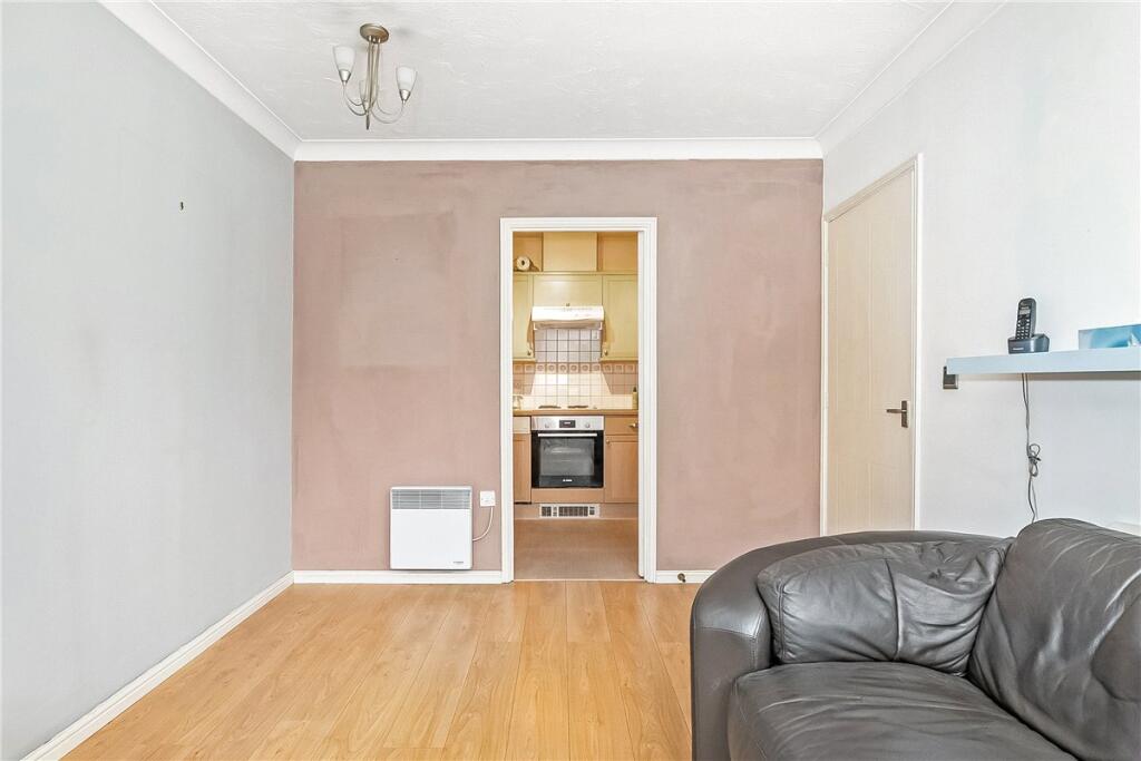 Apartment in Sunbury-on-Thames, Surrey - View 4