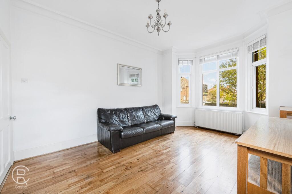 Greenford Avenue, London, W7 photo 3