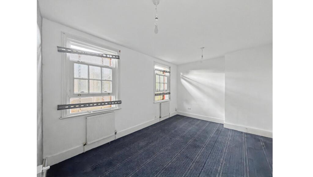 House in London, Peabody Cottages, West Green - View 5