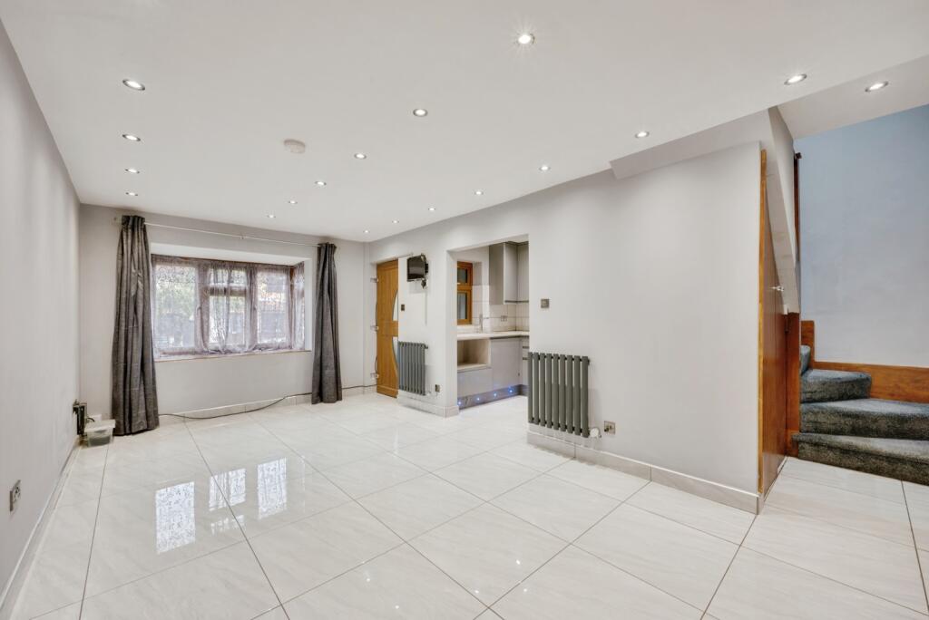 House in Sutton - More