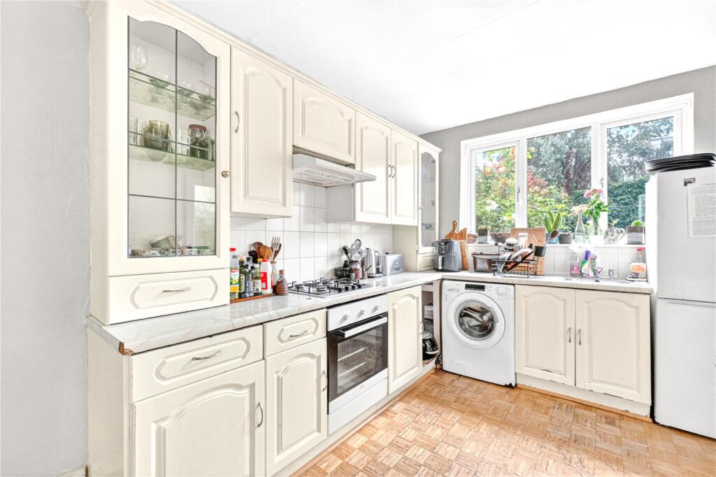 Apartment in London, Leyton - More