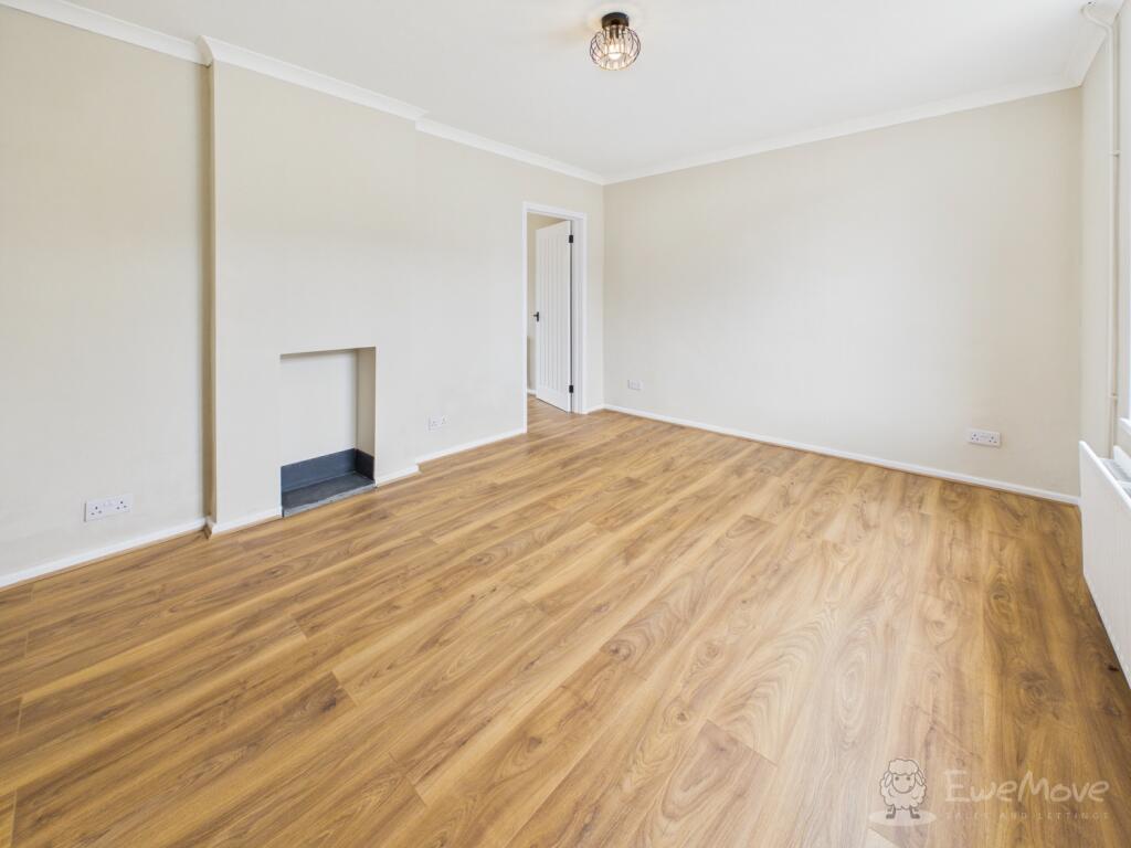 Savile Crescent, Bordon, Hampshire, GU35 - View 2