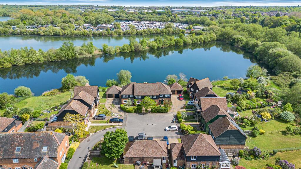 Main image of property: Deans Farm, The Causeway, Caversham, Reading