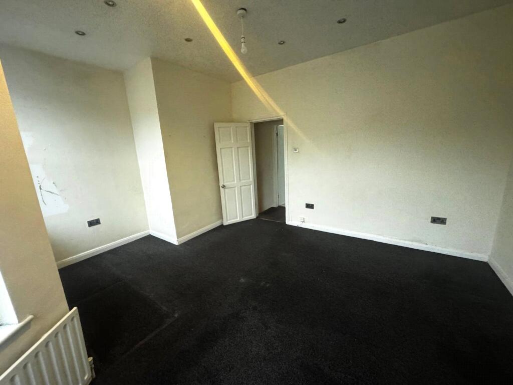 Beaconsfield Road, Southall, Greater London, UB1 - More