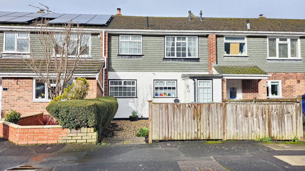 3-bed terraced on St. Mary's Road, Kingsclere, Newbury, RG20 5NF, £325,000