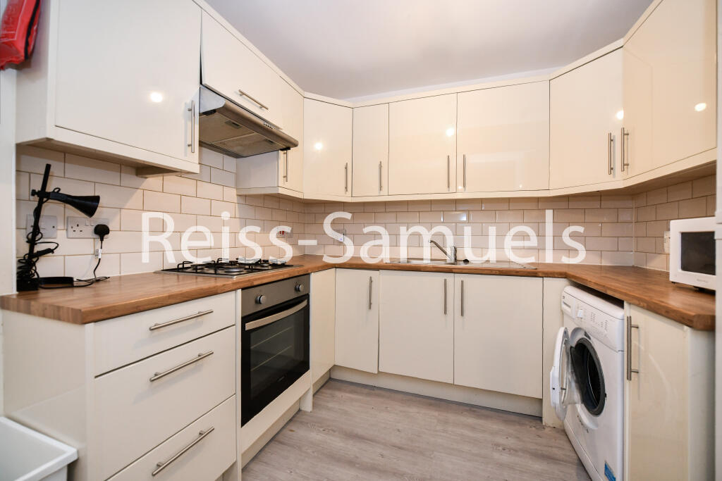 6 bedroom semi-detached house for rent