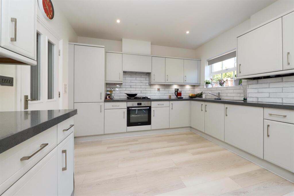 Stirling Avenue, Pinner photo 2