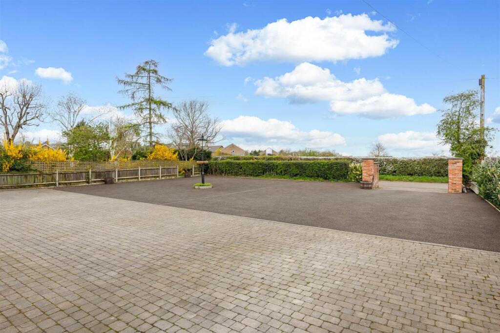 Additional image 27 of Burnham Green Road, Welwyn